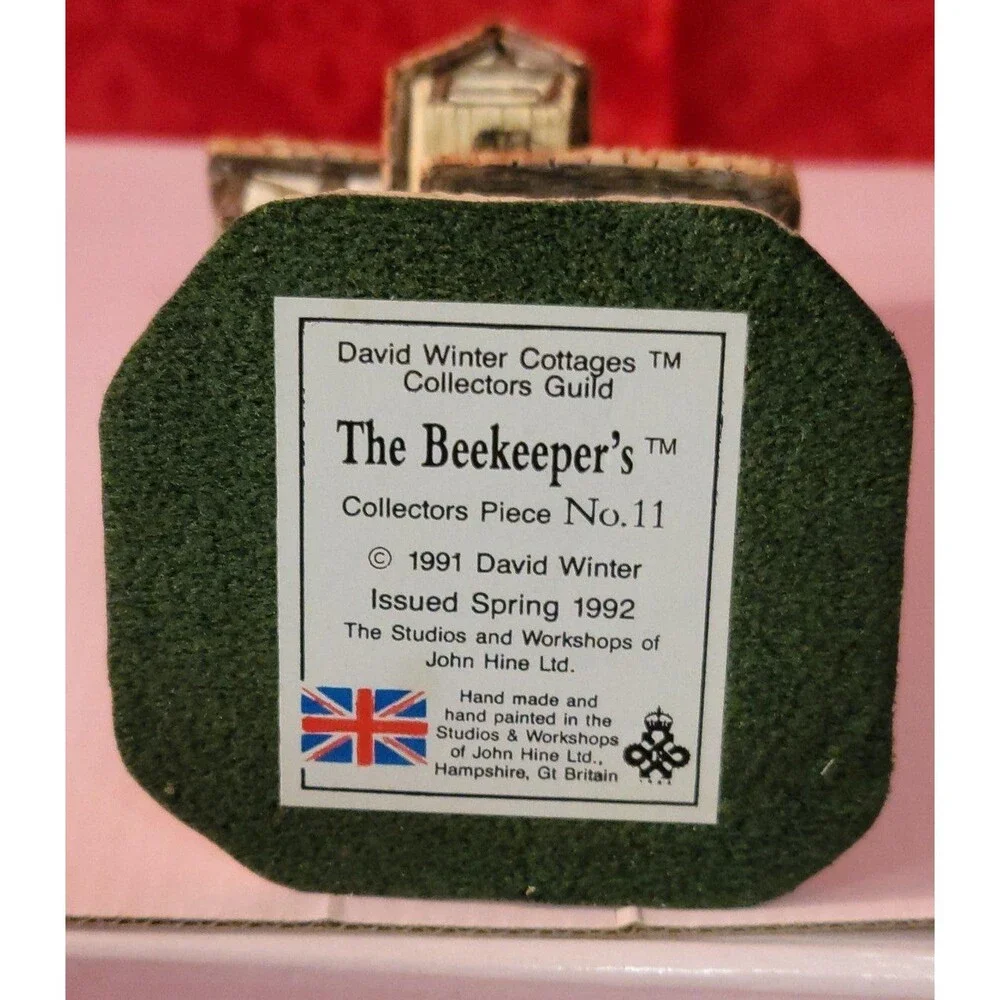 The Beekeeper's Vintage David Winter “The Beekeeper’s” Cottage Collectors #11